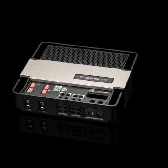 Mosconi PRO 4|10 AAB EVO – odsłonięty panel regulacji i przyłączy