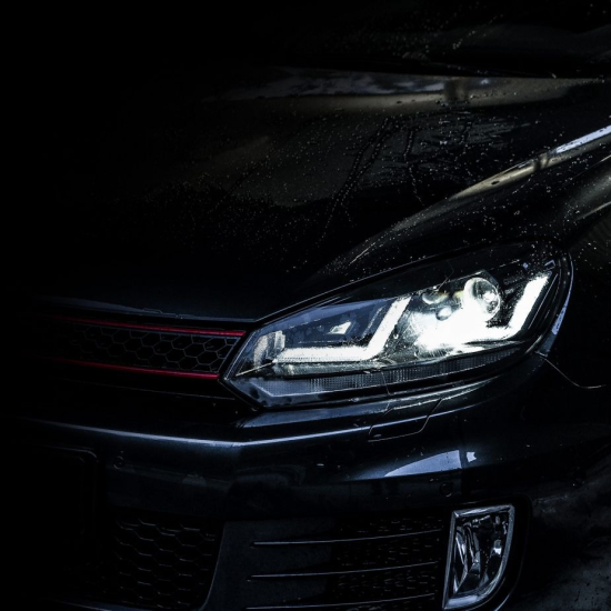 Volkswagen – reflektor i przód samochodu, ilustracja w galerii SoundUp