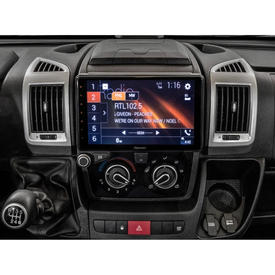 Pioneer AVIC-Z1000D33-CHU zamontowany w Fiat Ducato