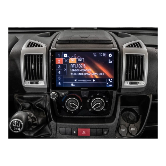Pioneer AVIC-Z1000D34-C w kokpicie Fiat Ducato